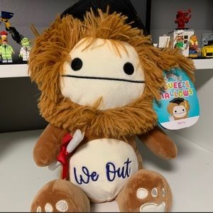10” Benny Graduation Squeezemallow Squishmallow